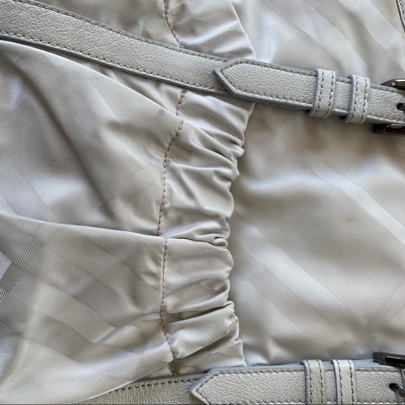 Burberry Handbag White Plaid Gunmetal Hardware - Picture 6 of 15